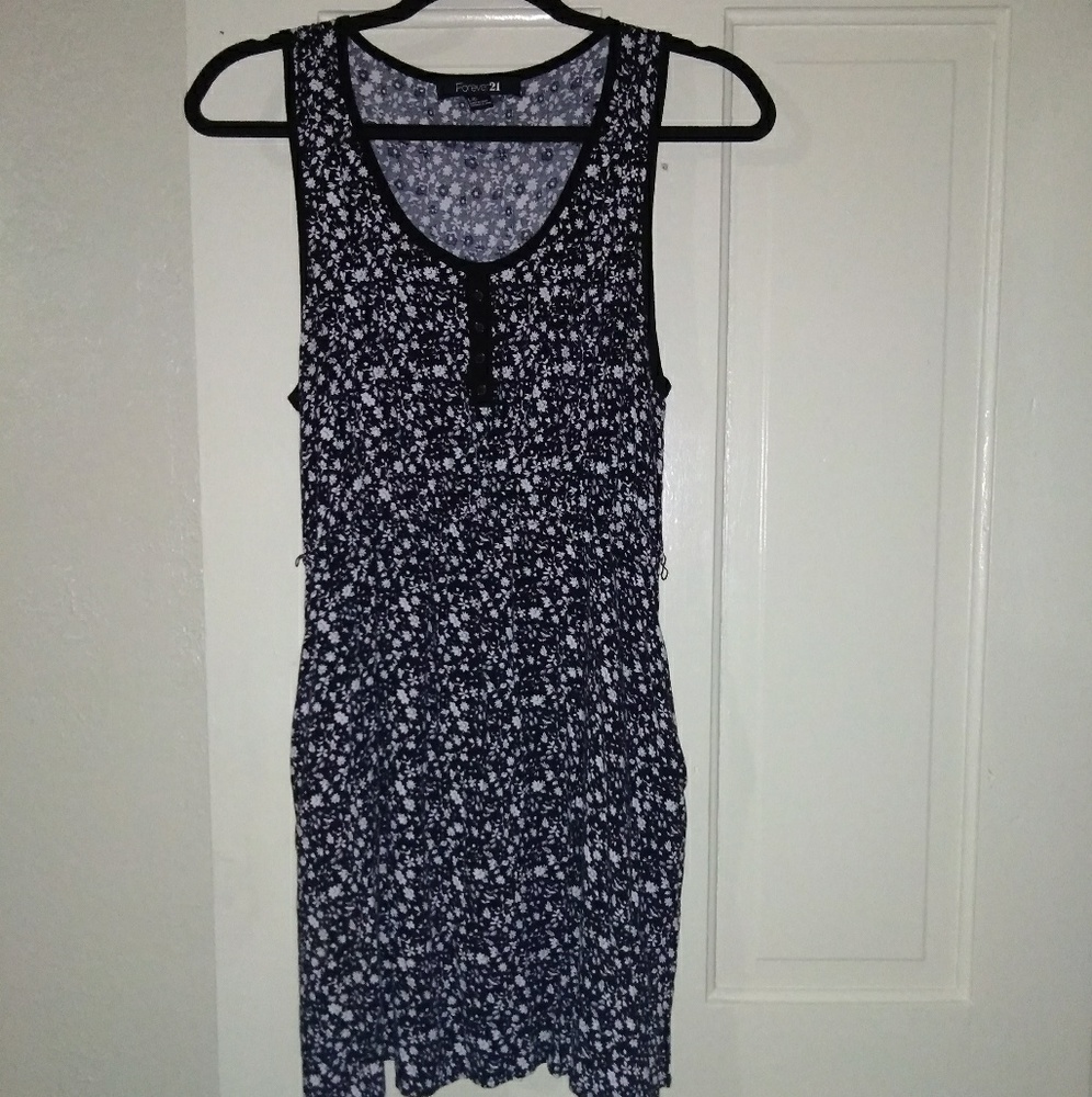 Forever21 black floral short dress with pockets